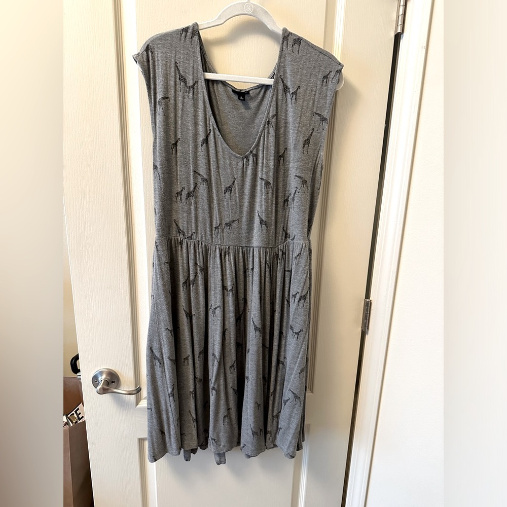 Torrid Gray Giraffe V-Neck Skater Dress with Elastic Waist (small hole)
